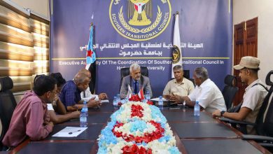 اخبار-حضرموت-|-فريق-#التوجيه-والرقابة-الرئاسي-يعقد-اجتماعًا-مع-تنفيذية-منسقية-المجلس-في-كلية-العلوم-البيئية-بجامعة-#حضرموت