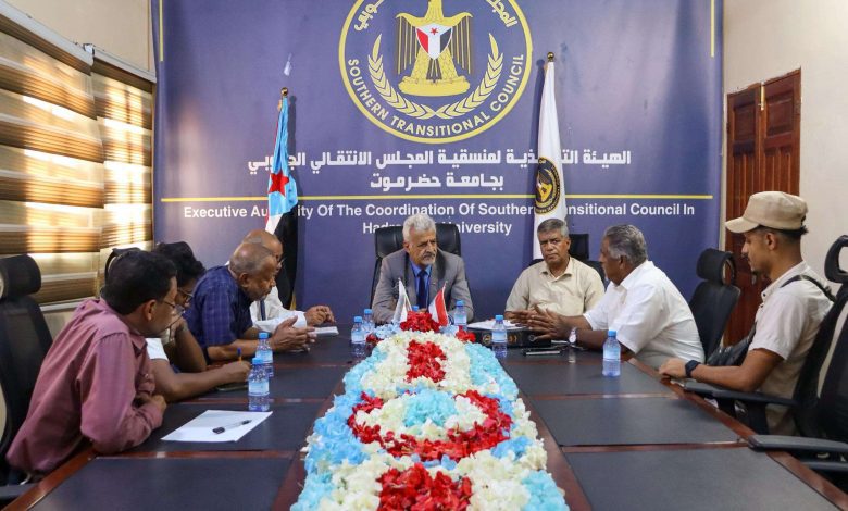 اخبار-حضرموت-|-فريق-#التوجيه-والرقابة-الرئاسي-يعقد-اجتماعًا-مع-تنفيذية-منسقية-المجلس-في-كلية-العلوم-البيئية-بجامعة-#حضرموت