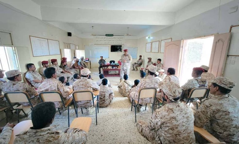 اخبار-حضرموت-|-لواء-الريان-بالمنطقة-#العسكرية-الثانية-ينظم-محاضرة-تدريبية-متخصصة-حول-الألغام-والعبوات-الناسفة-والتحصينات-الدفاعية-في-المكلا