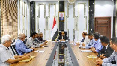 اخبار-حضرموت-|-محافظ-#حضرموت-يبحث-مع-اللجنة-الوزارية-من-#وزارة-النقل-ومصلحة-الجمارك-سُبل-توسعة-وتطوير-ميناء-المكلا-بما-يواكب-متطلبات-التنمية-الاقتصادية-والخدمية
