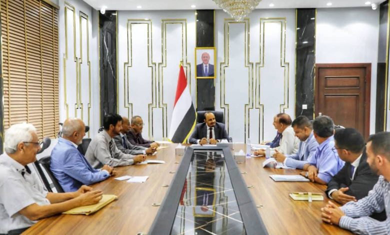 اخبار-حضرموت-|-محافظ-#حضرموت-يبحث-مع-اللجنة-الوزارية-من-#وزارة-النقل-ومصلحة-الجمارك-سُبل-توسعة-وتطوير-ميناء-المكلا-بما-يواكب-متطلبات-التنمية-الاقتصادية-والخدمية
