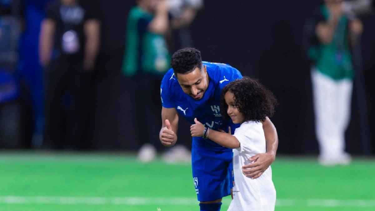 شيء يجمعه برونالدو.. كيف نجا لامين يامال من صيف
