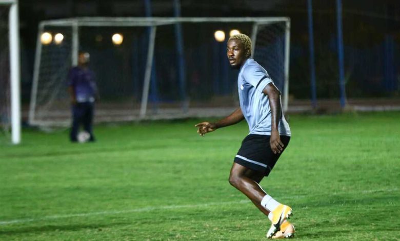 الوحدات الأردني يضم جونيور أجايي