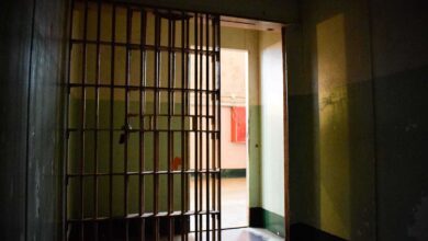 حريق ضخم بمسجد قرطبة التاريخي في إسبانيا (فيديو)