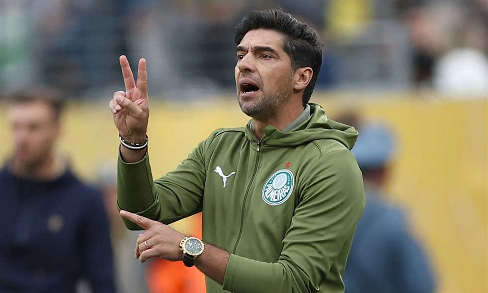 تقرير برازيلي: أبيل فيريرا يتلقى عرضا لتدريب الأهلي