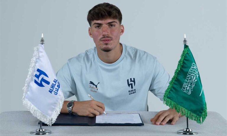 الهلال يضم المدافع التركي يوسف أكتشيشيك