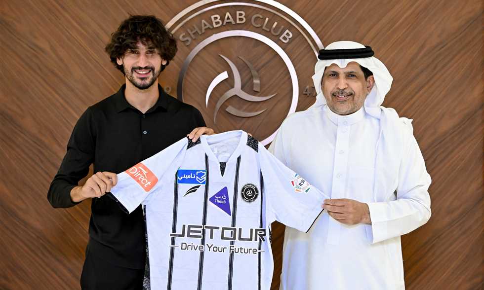 المايسترو الجديد.. الشباب يضم ياسين عدلي من ميلان