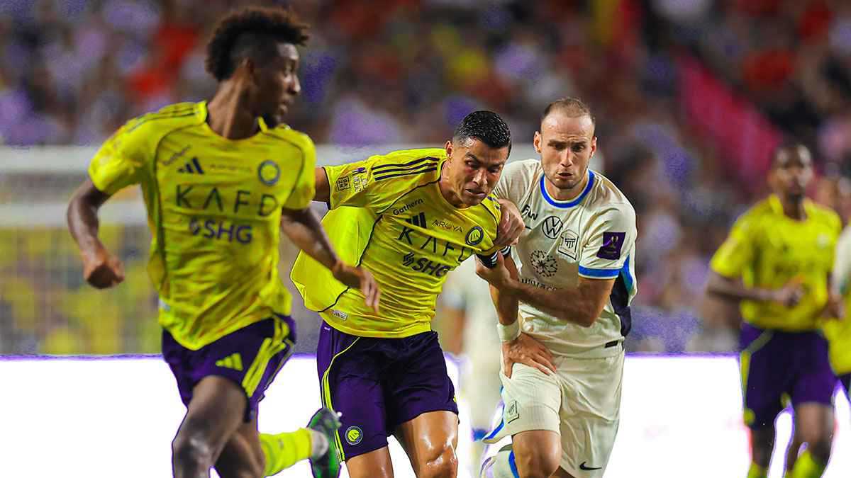 مدرب الزمالك السابق ينقذ منتخب مصر