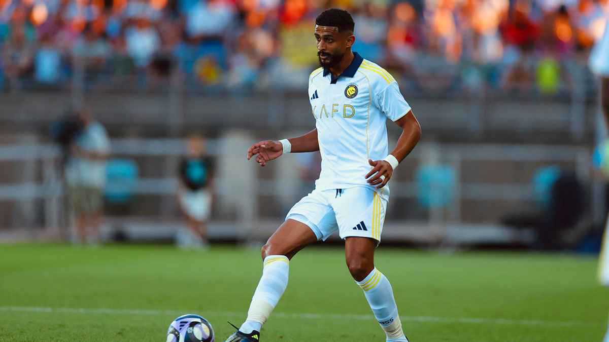 الإفريقي التونسي يتعاقد مع لاعب خط الوسط سايدو خان