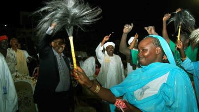 بروكلين بيكهام يجدد عهود زواجه بنيكولا بيلتز في غياب والديه