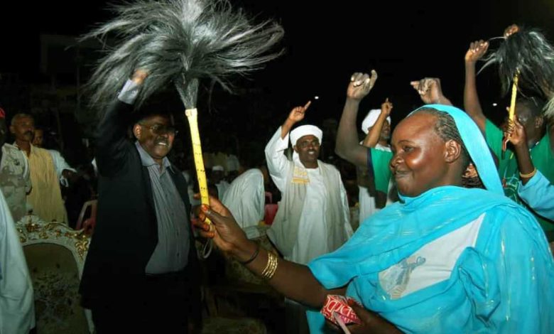 بروكلين بيكهام يجدد عهود زواجه بنيكولا بيلتز في غياب والديه