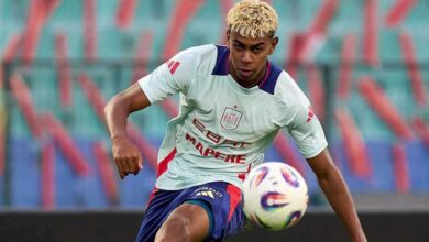 الأهلي وبيراميدز يتربصان بقوة.. نجم الزمالك يرفض تجديد عقده