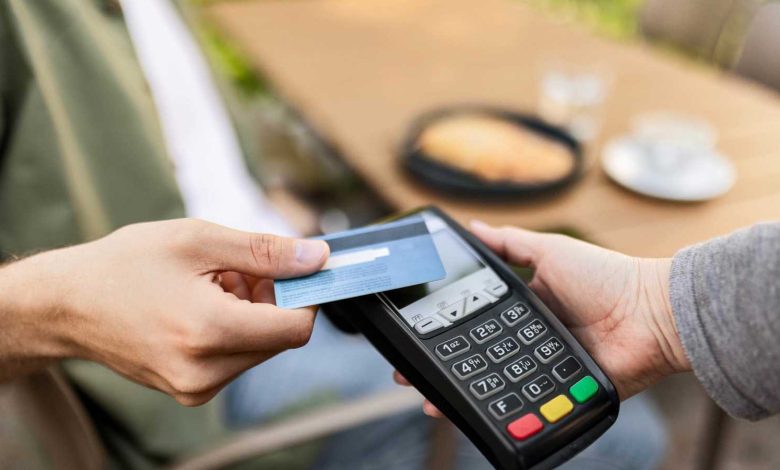 شائعة تثير الذعر على متن طائرة أمريكية.. ما علاقة إدارة ترامب؟