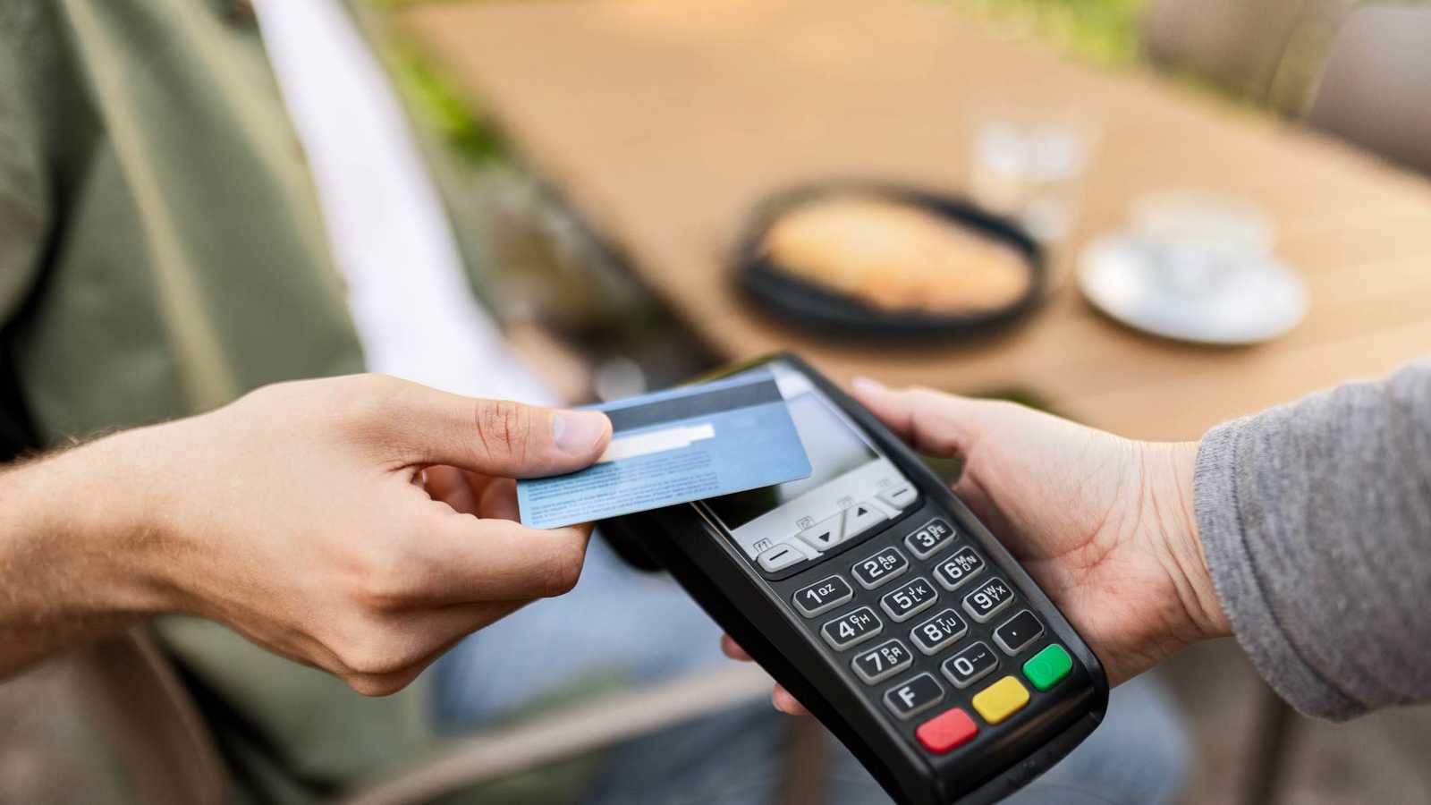 شائعة تثير الذعر على متن طائرة أمريكية.. ما علاقة إدارة ترامب؟