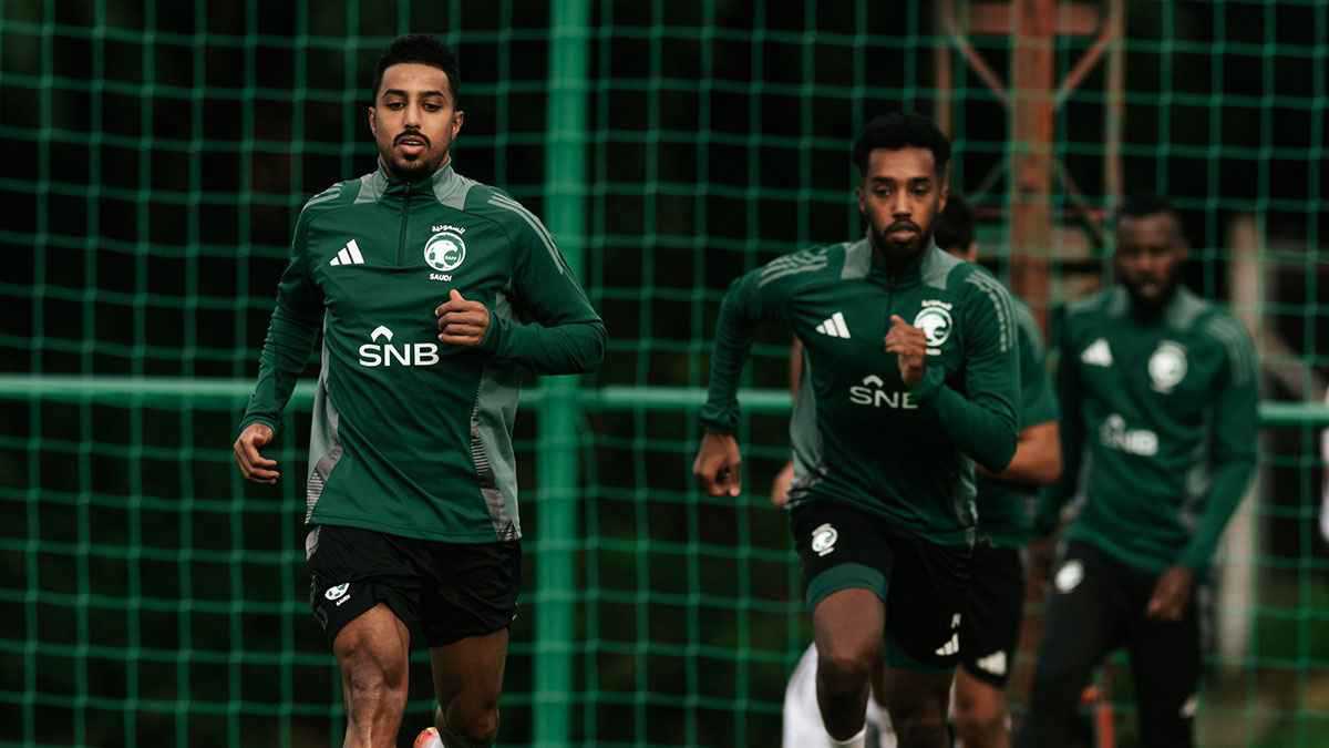 جون إدوارد وكيل أكثر من لاعب في الأهلي.. أسطورة الزمالك يوجه