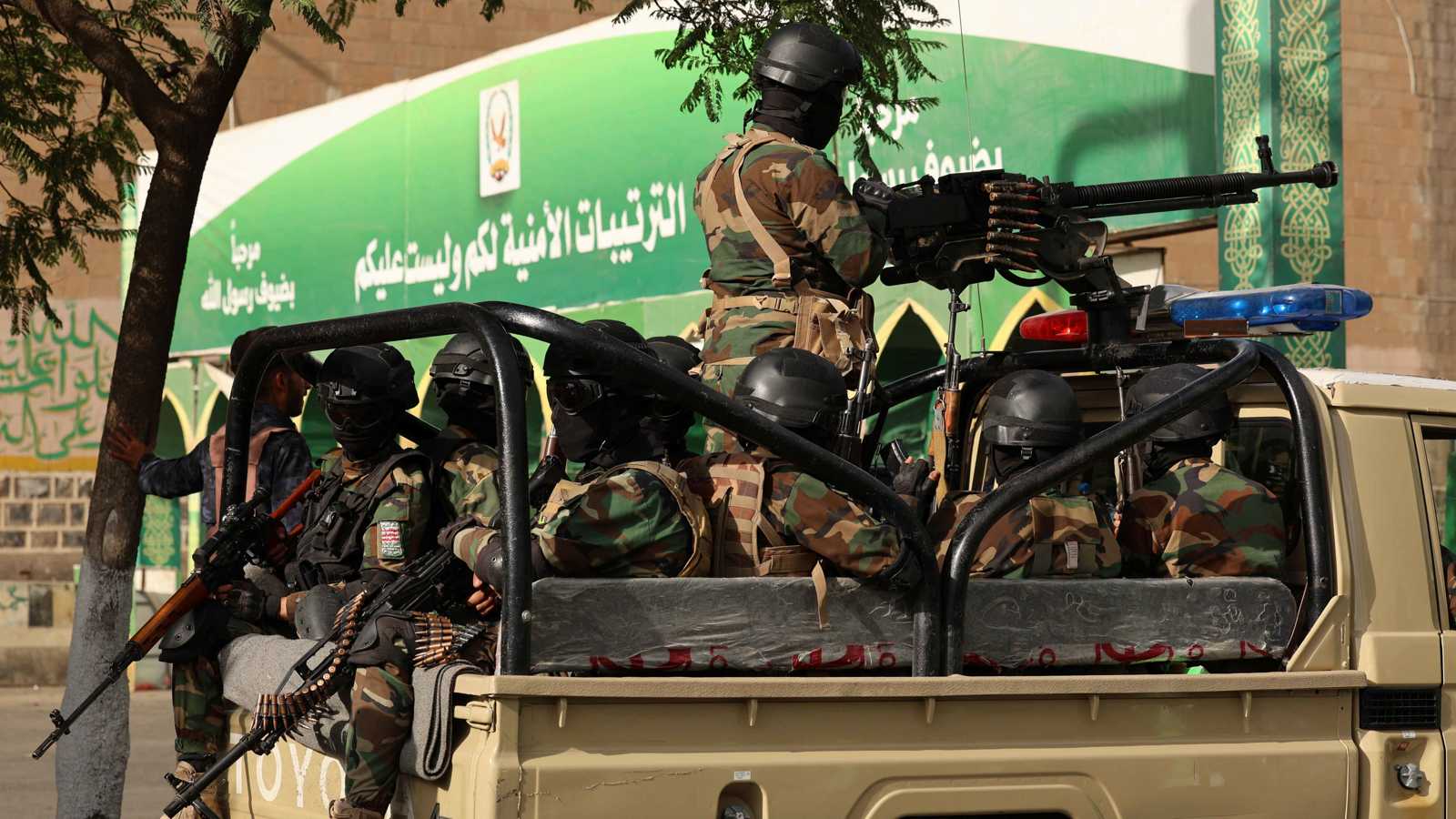 الحوثيون يُخضعون يحيى الراعي لرقابة أمنية مشددة.. فمن هو؟
