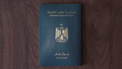 حقيقة إحراج أحمد عبد العزيز لمعجب حاول مصافحته