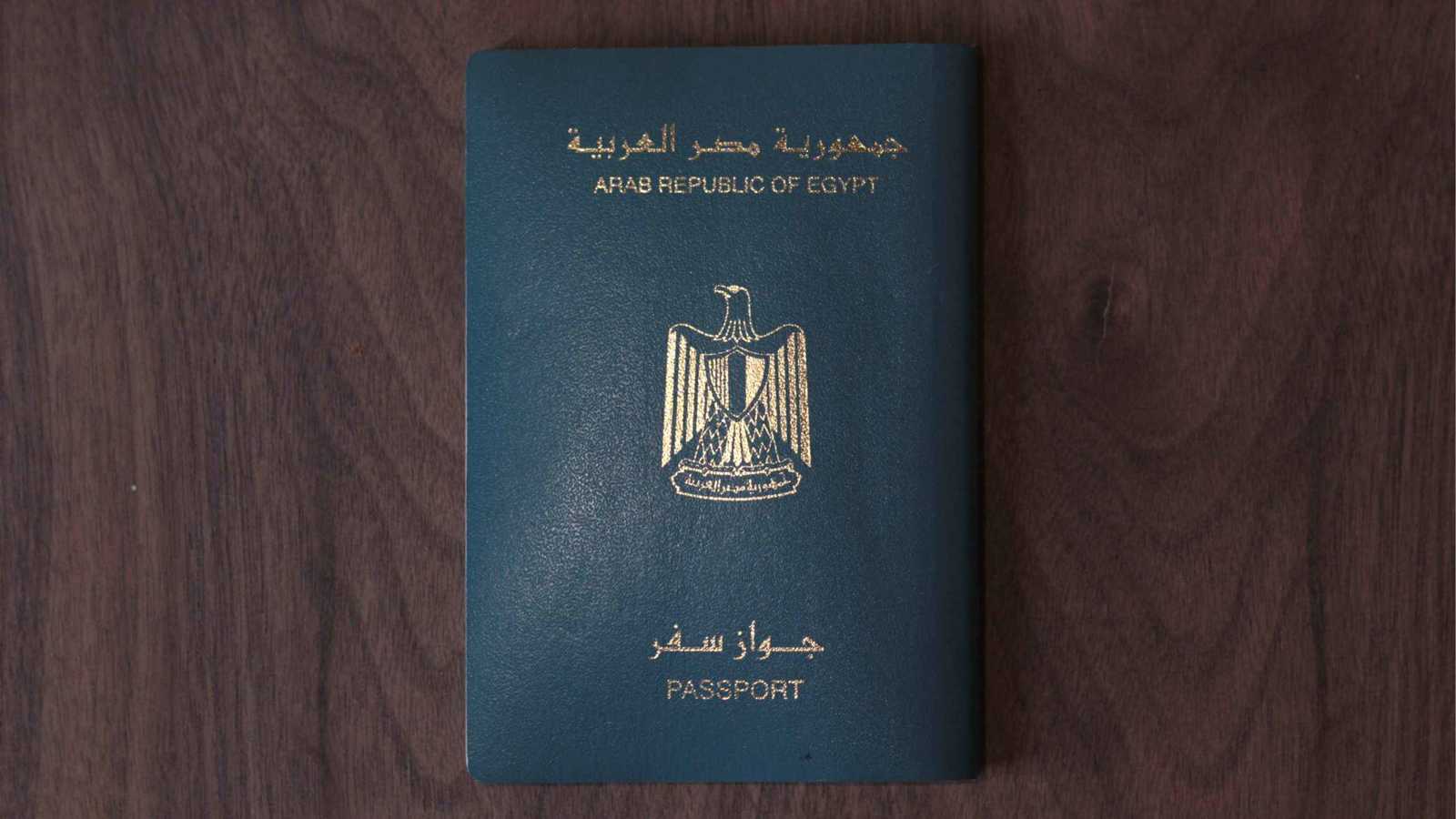 حقيقة إحراج أحمد عبد العزيز لمعجب حاول مصافحته
