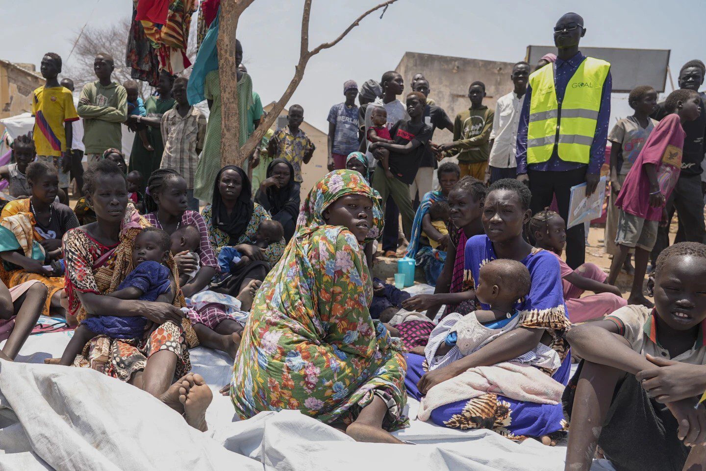 السودان.. تحرير 65 رهينة أجنبية من قبضة عصابات تهريب البشر شرق البلاد