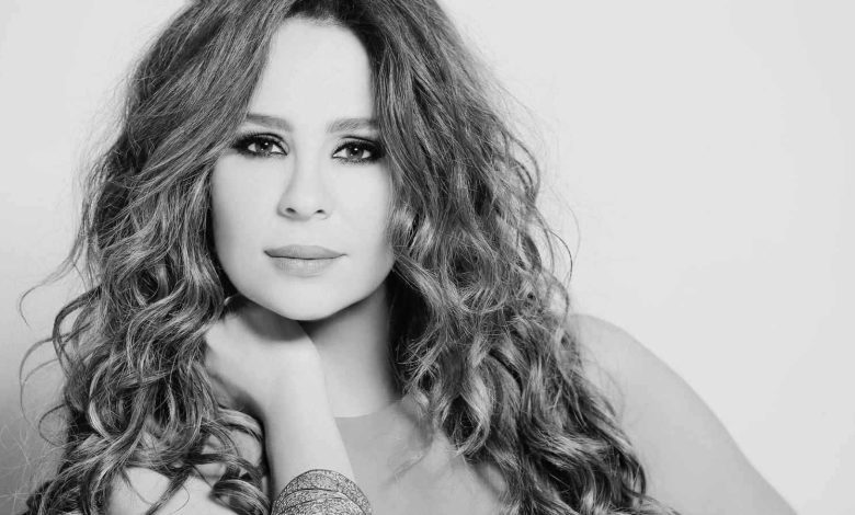 تفاصيل جديدة حول أزمة إيمان الطوخي مع ادعاءات