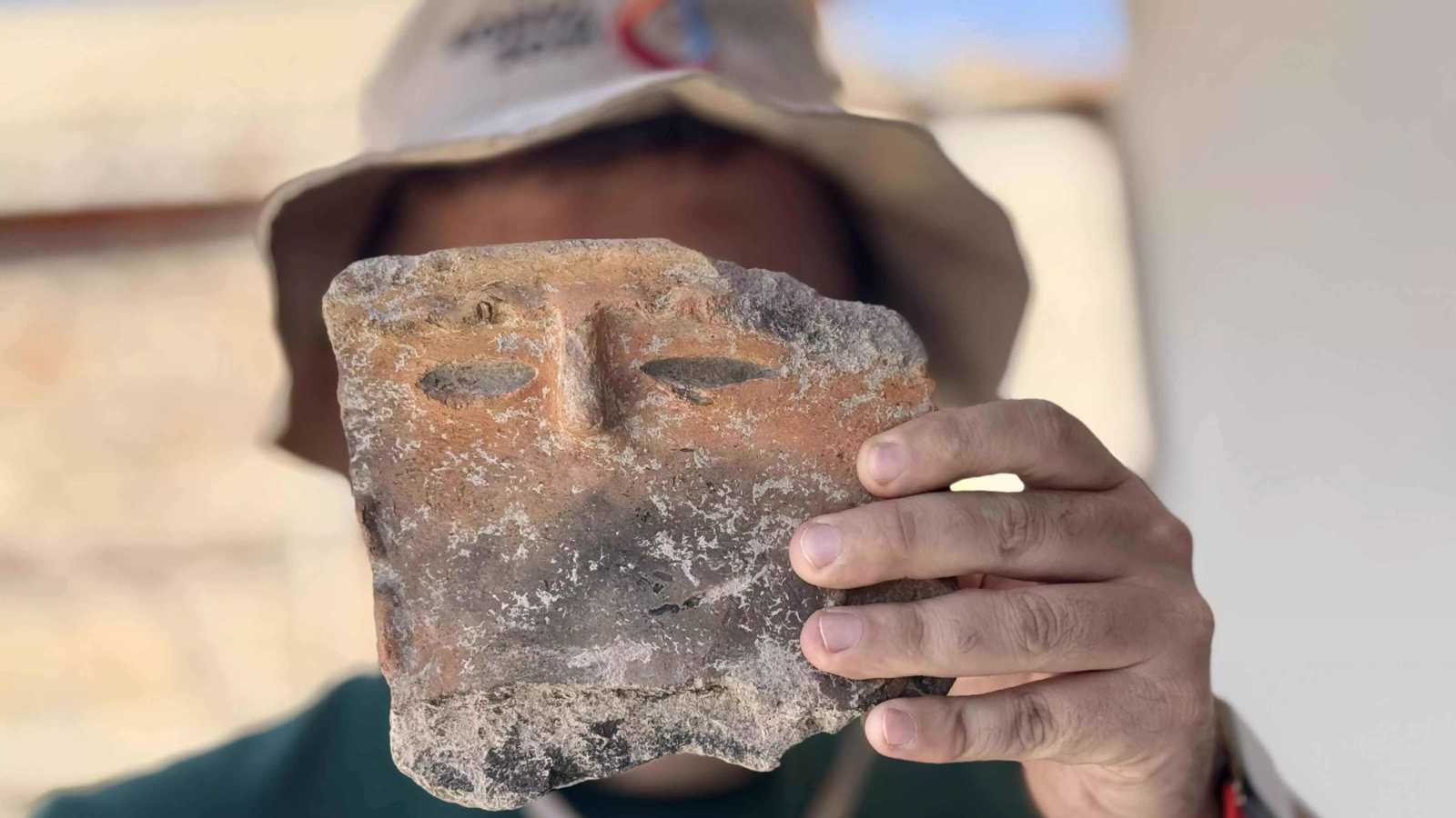 أموال ومجوهرات.. أحمد شيبة يعلق على تعرض شقته للسطو