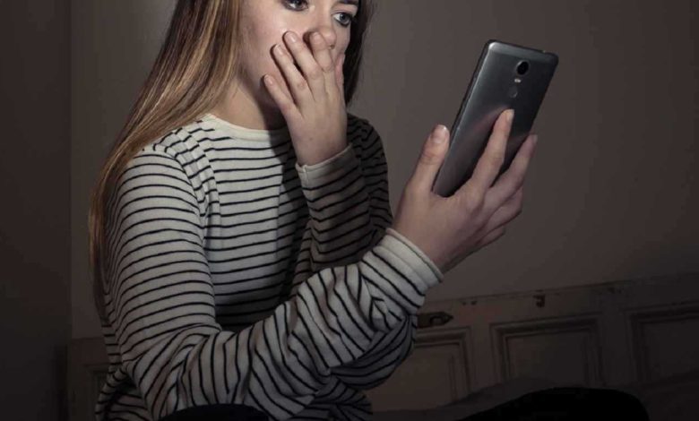 اعتقال خاطئ يمنع أبًا من حضور ولادة ابنته