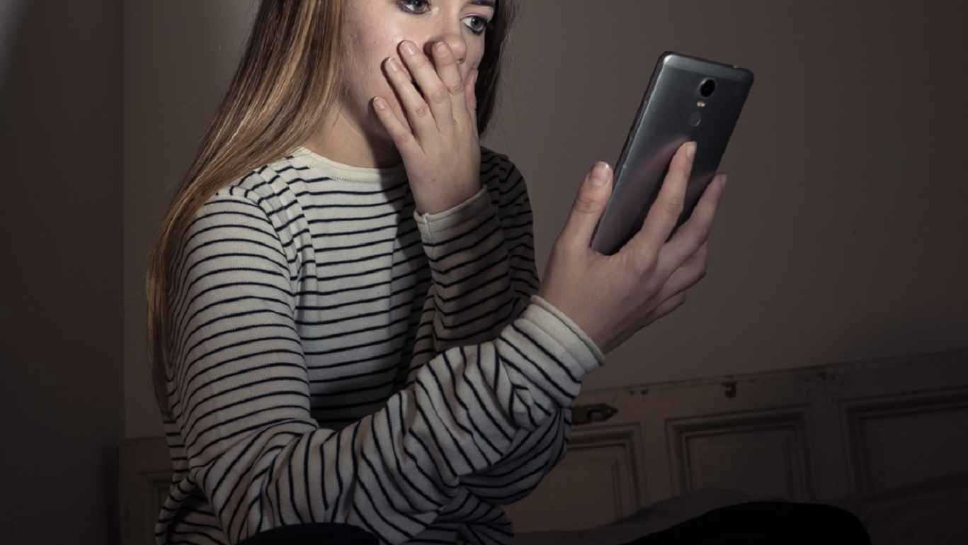 اعتقال خاطئ يمنع أبًا من حضور ولادة ابنته
