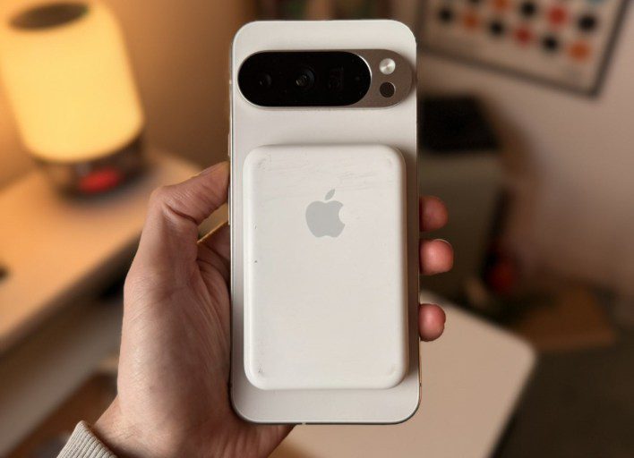 Google Pixel 10 Pro XL يدعم شحن Apple MagSafe Battery Pack