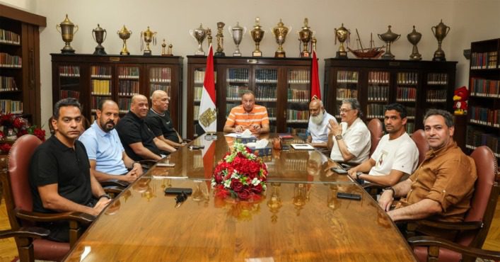 تفاصيل اجتماع الخطيب مع الجهاز الفني المؤقت والمدير الرياضي ولجنة التخطيط