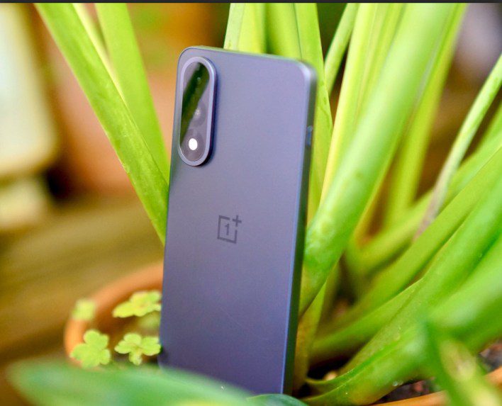 OnePlus Nord 5.. هاتف رائع تراجع بريقه أمام إصدار آخر من نفس الشركة