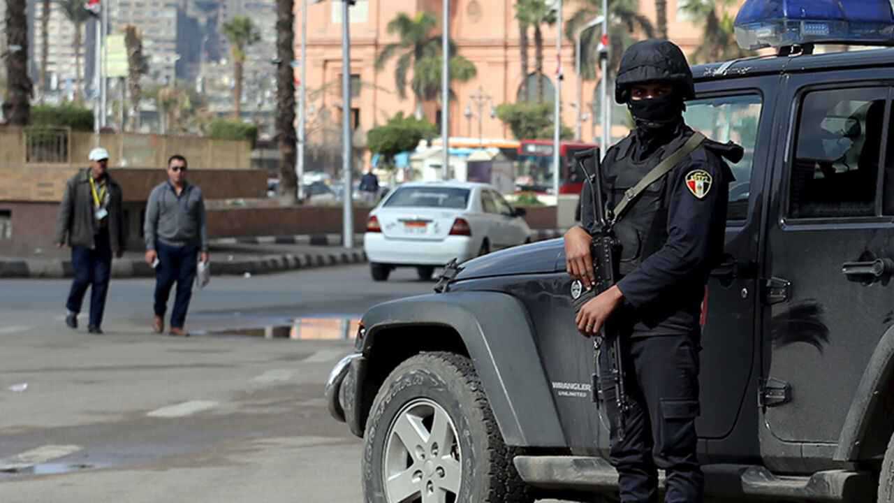 نال ملايين المشاهدات.. فيديو مؤثر لطفل يوجه سلامه للكعبة عبر الطائرة