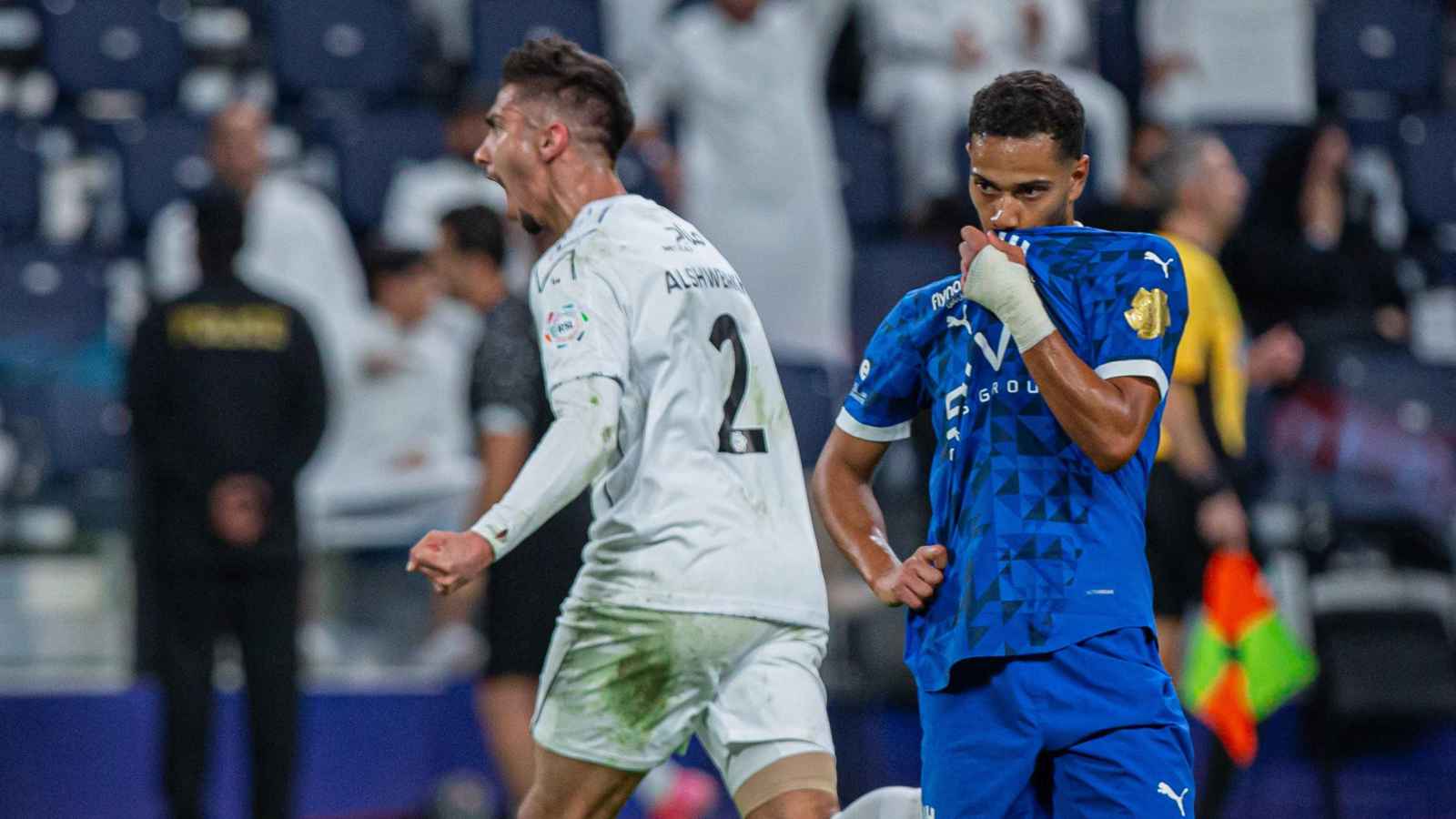 طلب لاعبا بالاسم.. الشباب يصدم الهلال في أزمة "المواليد"
