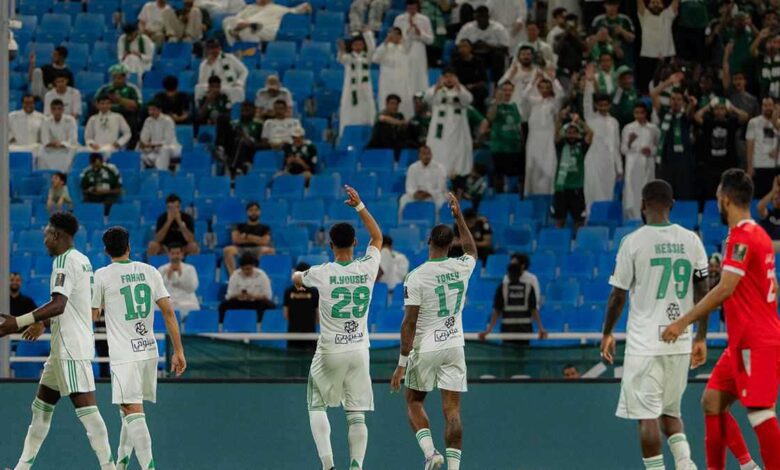 يلاحقونها منذ الانفصال.. من هي سيدني سويني التي فضحت نجوم ليفربول؟