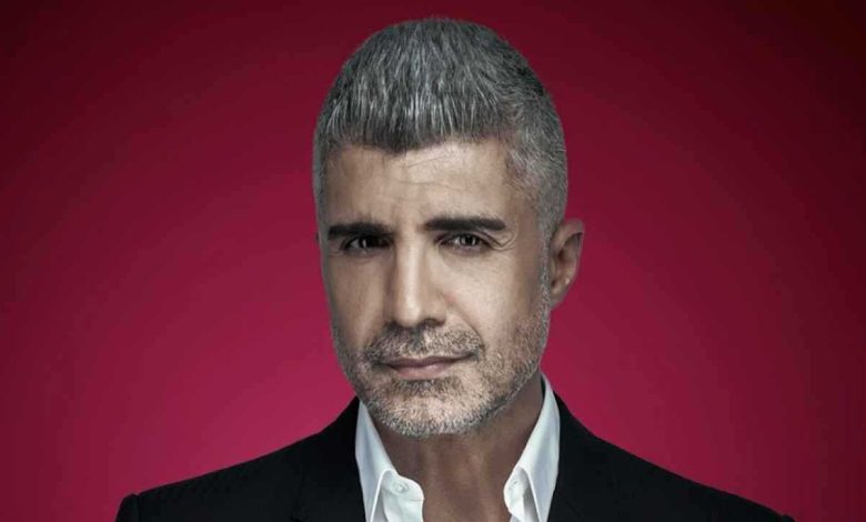 مسافر يواجه السجن بعد محاولته فتح باب طائرة في الجو (فيديو)