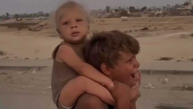 فرقة GWAR تثير الجدل بعرض دموي لدمى ماسك وترامب (فيديو)