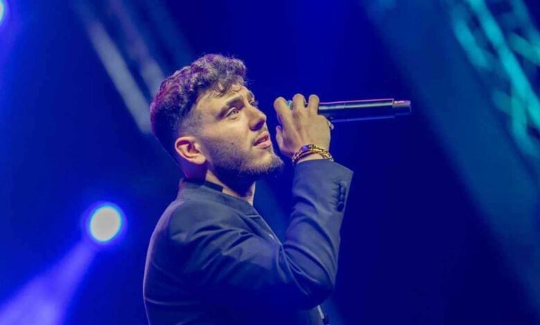 طفل المؤثرة إميلي كايزر غرق في المسبح بينما كان والده يشاهد مباراة