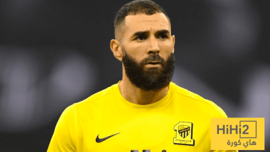 الصوره التي رفض كريم بن زيما التوقيع عليها