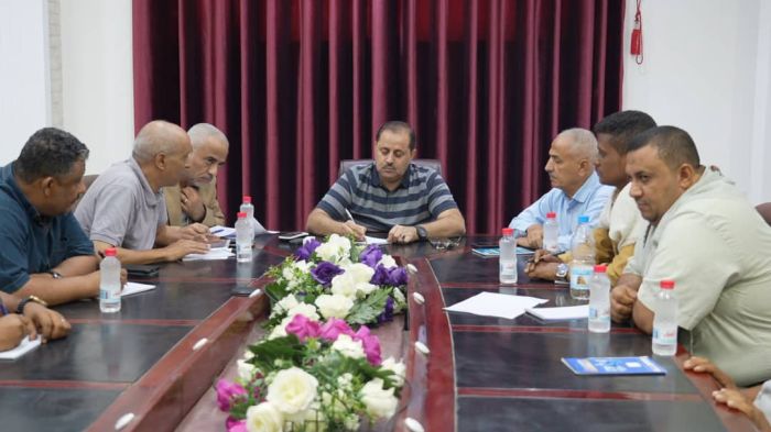 أبو حورية يؤكد أهمية تنسيق الجهود لتلبية تطلعات أبناء عزلة الجمعة بالمخا