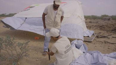 إنسانية المقاومة الوطنية تغيث أسرة أيتام تعرض منزلهم للحريق في ريف المخا
