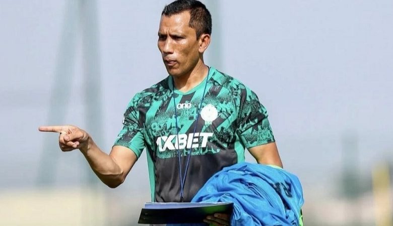 فادلو ديفيدس ..الكشف عن القيمة المالية الكبيرة التي سيقود بها المدرب الجنوب إفريقي لنادي الرجاء الرياضي