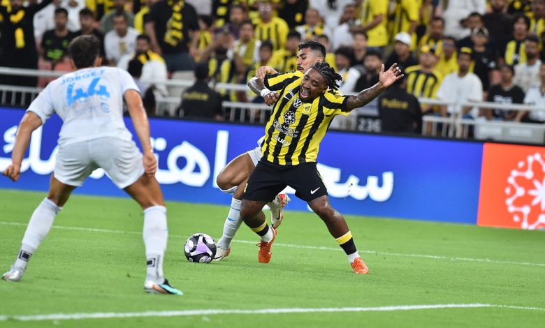 الاتحاد يفوز على الفتح برباعية في لقاء البطاقات الحمراء ‬