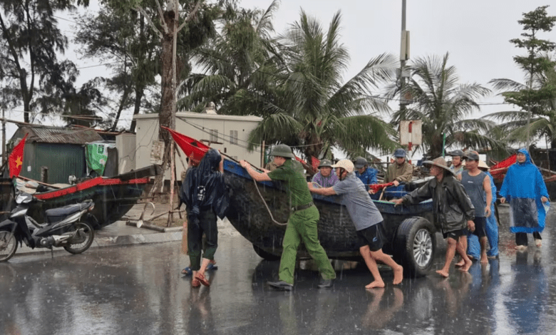 العاصفة الاستوائية بوالوي تضرب فيتنام