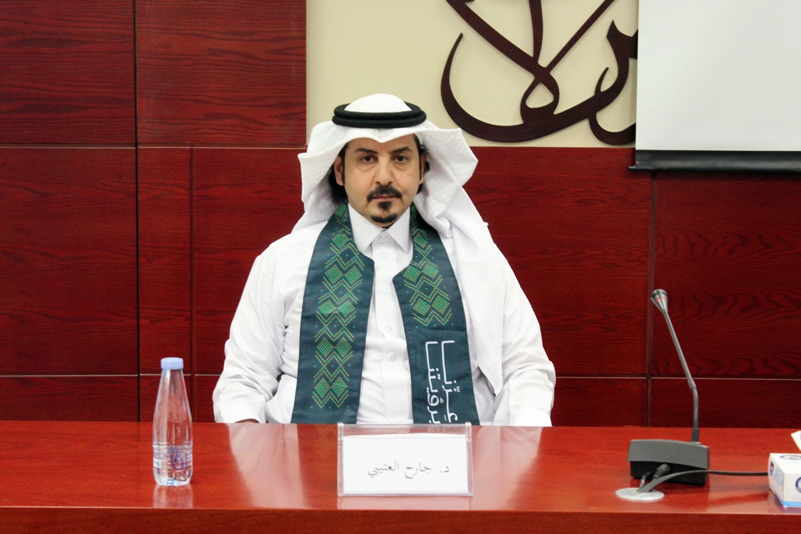 د. جارح المرشدي يشارك في ندوة "اليوم الوطني في مرآة البحوث الإنسانية" بجامعة الملك سعود