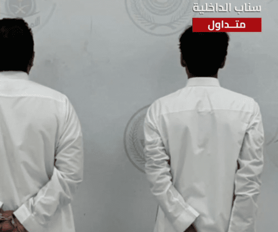 شرطة الرياض تقبض على مواطنين لإطلاقهما النار من سلاحين ناريين بمكان عام