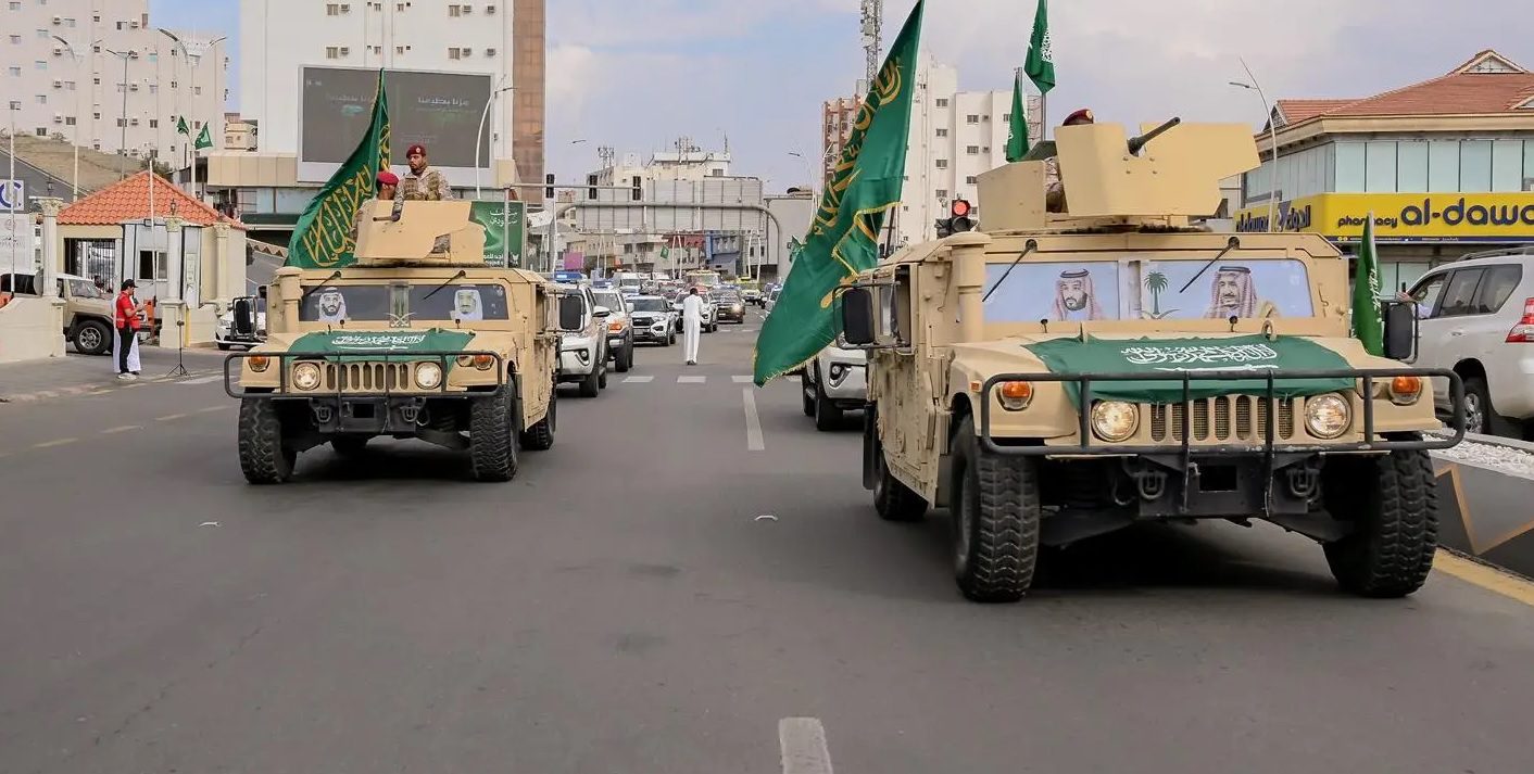 مسيرات أمنية تجوب شوارع الباحة احتفاءً باليوم الوطني الـ95