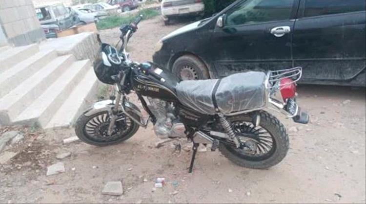 إدارة البحث الجنائي بوادي حضرموت تضبط متهماً بسرقة دراجة نارية