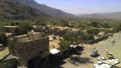 إصابة طفل رضيع بقصف صاروخي حوثي في مقبنة