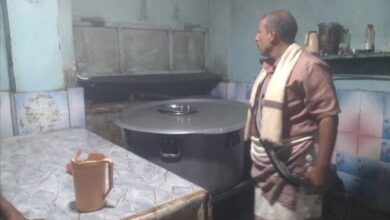 اشغال خنفر يتفقد عدد من المطاعم ومحلات بيع الحلويات بسوق مدينة جعار
