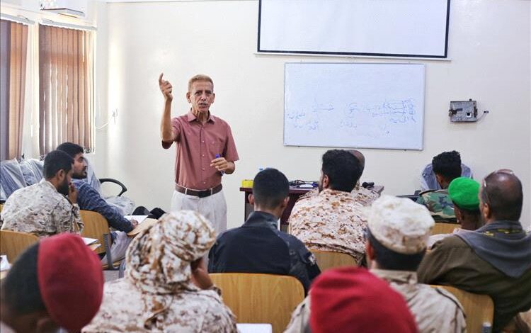 المركز الإعلامي للمنطقة العسكرية الثانية ينظم دورته الرابعة في الإعلام العسكري بالمكلا