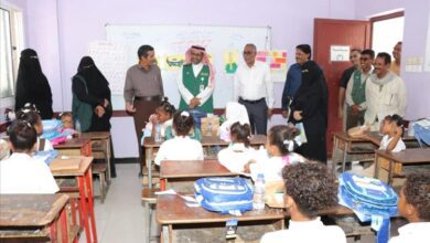 المكلا.. مركز الملك سلمان للإغاثة يدشّن توزيع الحقائب المدرسية بساحل حضرموت
